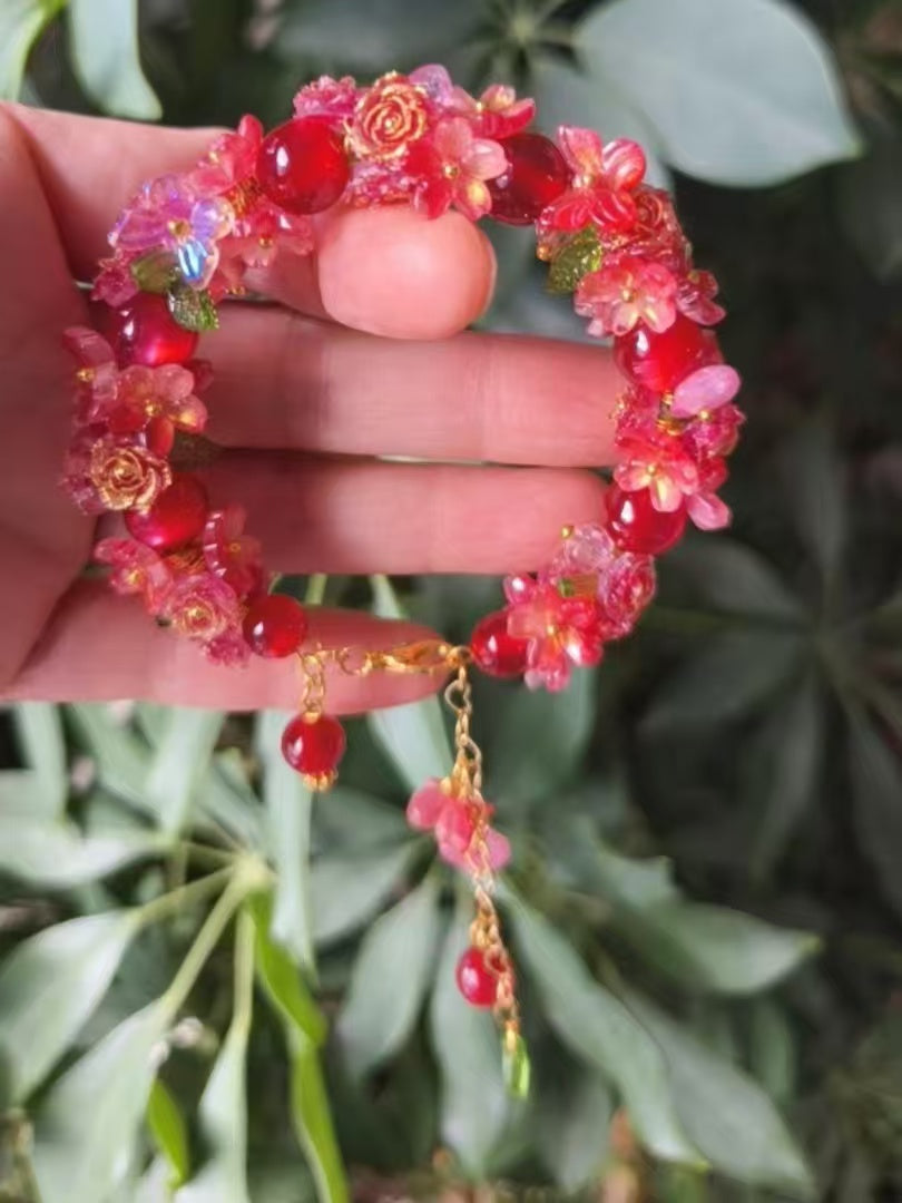 Exquisite handmade bracelet-the overall look is vibrant and romantic, full of a spring atmosphere.